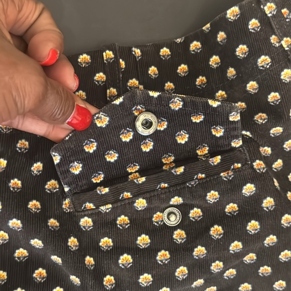 Lands’ End Green Corduroy with Flowers Pants - Picture 3 of 16